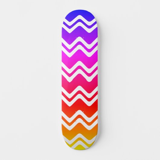 Heldere regenboog met White Zig Zag Line Art Persoonlijk Skateboard (Voorkant)