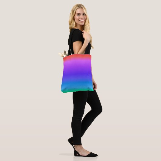 Heldere regenboog tote bag (Op model)