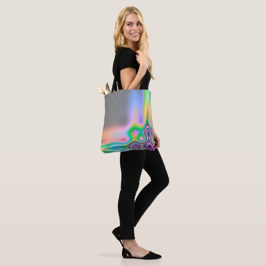 Heldere regenboogwervelingen tote bag (Op model)