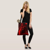 Heldere rode en donkerste curven of golven tote bag (Op model)