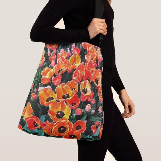 Heldere rode tulpen van Istanbul Crossbody Tas (Dichtbij)
