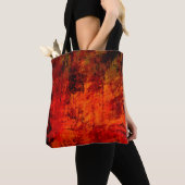 Heldere rode, vieze, zwarte, rode achtergrond. Hal Tote Bag (Dichtbij)