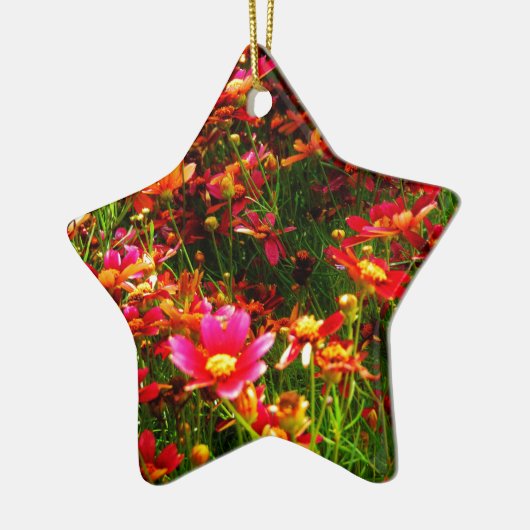 Heldere roze en gele Daisy Wilde bloemen Keramisch Ornament (Links)