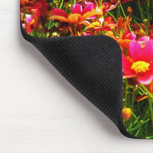 Heldere roze en gele Daisy Wilde bloemen Muismat (Hoek)