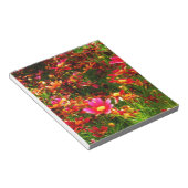 Heldere roze en gele Daisy Wilde bloemen Notitieblok (Schuin)