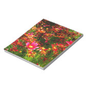 Heldere roze en gele Daisy Wilde bloemen Notitieblok (Linkerzijde)