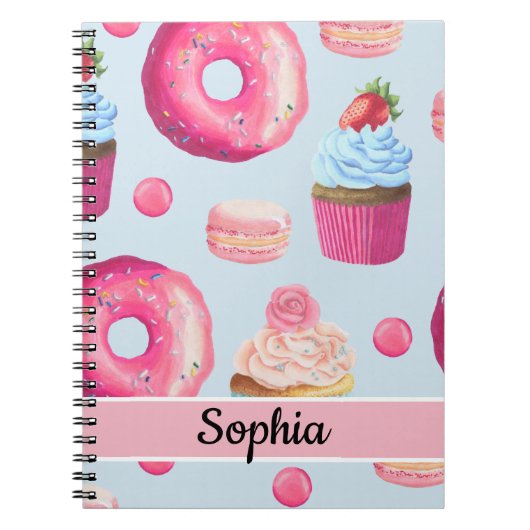 Heldere roze noten en koekjes op babyblauw notitieboek (Voorkant)