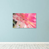Heldere roze strobloem canvas afdruk (Insitu (Houten vloer))