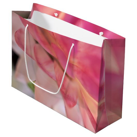 Heldere roze strobloem groot cadeauzakje (Voorkant Gekanteld)
