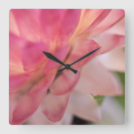 Heldere roze strobloem vierkante klok