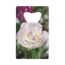 Heldere roze tulpen op een zonnige dag