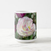 Heldere roze tulpen op een zonnige dag koffiemok (Center)