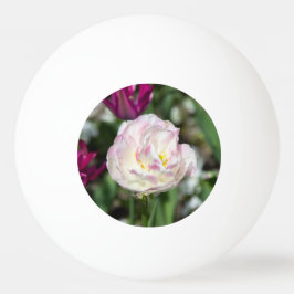 Heldere roze tulpen op een zonnige dag pingpongbal