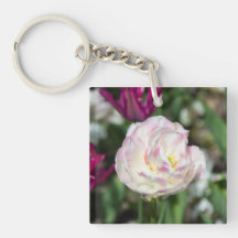 Heldere roze tulpen op een zonnige dag