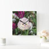 Heldere roze tulpen op een zonnige dag vierkante klok (Huis)