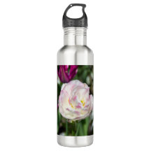 Heldere roze tulpen op een zonnige dag