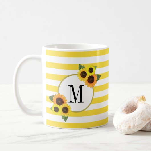 Heldere strepen Gele Zonnebloemen Bloemen Monogram Koffiemok (Met donut)
