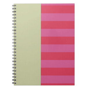 Heldere vrolijke roze en saliegroene gestreepte on notitieboek