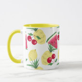 Heldere vruchten en bessen op wit. mok (Links)