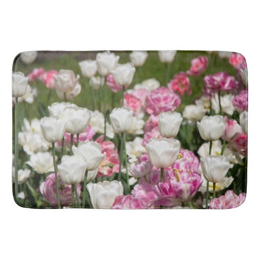 Heldere witte en roze tulpen op een zonnige badmat (Voorkant)