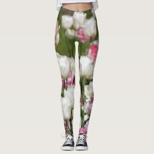 Heldere witte en roze tulpen op een zonnige dag leggings