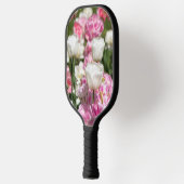 Heldere witte en roze tulpen op een zonnige dag pickleball paddle (Links)