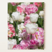 Heldere witte en roze tulpen op een zonnige dag planner (Achterkant)