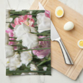 Heldere witte en roze tulpen op een zonnige dag theedoek (Quarter Fold)