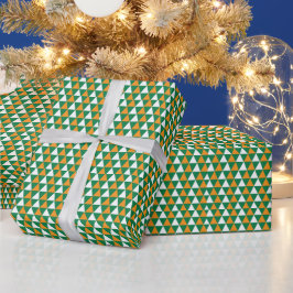 Heldere witte kerstarelhoeken met kerstgroen geel cadeaupapier
