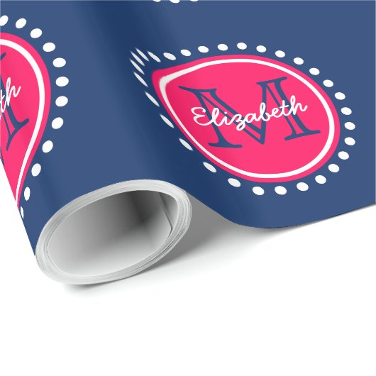 Heldere zomerroze pokadomonogram op marineblauw cadeaupapier (Rol Hoek)