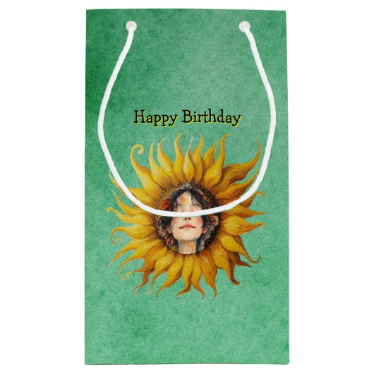 Heldere Zonnebloem Met Meisjes Gezicht Op Groen Klein Cadeauzakje (Achterkant)