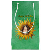Heldere Zonnebloem Met Meisjes Gezicht Op Groen Klein Cadeauzakje (Voorkant)