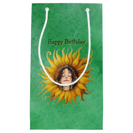 Heldere Zonnebloem Met Meisjes Gezicht Op Groen Klein Cadeauzakje (Voorkant)