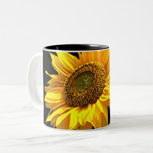 Heldere zonnebloem op zwarte achtergrond tweekleurige koffiemok (Voorkant links)