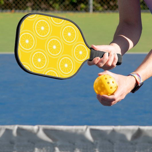 Heldergeel abstract patrooncitroenretro pickleball paddle (Insitu)