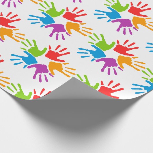 Heldergekleurde diversiteit Handhand-prints Cadeaupapier (Hoek)