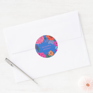 Heldergekleurde wilde bloemen roze blauwe verjaard ronde sticker