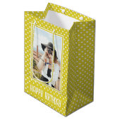 Heldergele Polka Dot Aangepaste Foto Verjaardag Medium Cadeauzakje (Voorkant Gekanteld)