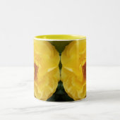 Heldergele rozenbloemen gespiegeld Afbeelding Tweekleurige Koffiemok (Center)