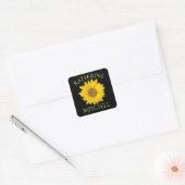 Heldergele Zonnebloem Aangepaste Naam Zwart Vierkante Sticker (Envelop)