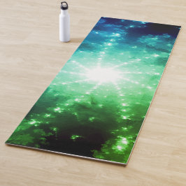 Heldergroen blauw licht aan het einde van de tunne yogamat