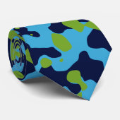 Heldergroene camouflage in Aqua Blue en Navy Stropdas (Opgerold)