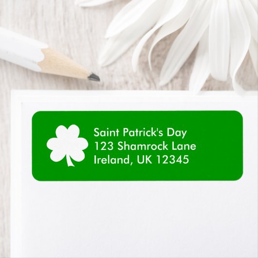 Heldergroene en witte shamrock etiket (Insitu)