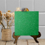 Heldergroene gebarsten glazuur Eenvoudige moderne  Tegeltje<br><div class="desc">Deze crackled-glaze-look keramische tegel heeft een faux crackle op een felle primaire kleurpotlood groene achtergrond. Ziet eruit als een handgemaakt, ambachtelijk stuk met een decoratieve maar eenvoudige en neutrale uitstraling. Perfect als accent op zichzelf of gecombineerd met andere tegel motieven in een backsplash installatie. Kunst & design door Tuzi Williams....</div>