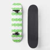 Heldergroene spiralen patroon op wit persoonlijk skateboard (Voorkant)