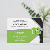 Heldergroene zwarte basketbal meisjes sportfeest kaart (Staand voorkant)