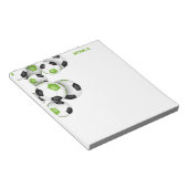 Heldergroene zwarte voetballen accent aangepaste n notitieblok (Schuin)