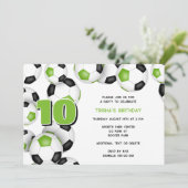 Heldergroene zwarte voetballen verjaardagsfeestje kaart (Staand voorkant)