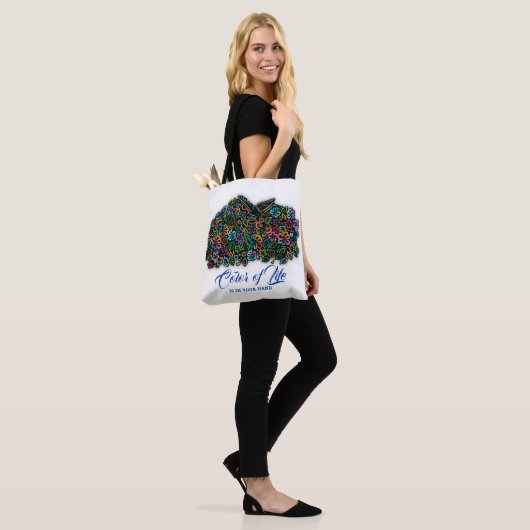Helderheid in het ontwerp van de levensstijl tote bag (Op model)