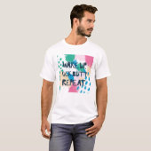 Helderheid IV | Wake Up Kick Butt Herhalen T-shirt (Voorkant volledig)